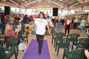 Presentación del calendario solidario 2010 en el Mercado Municipal de Telde (Foto TA)
